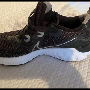 Nike Renew Sneaks 9.5 W